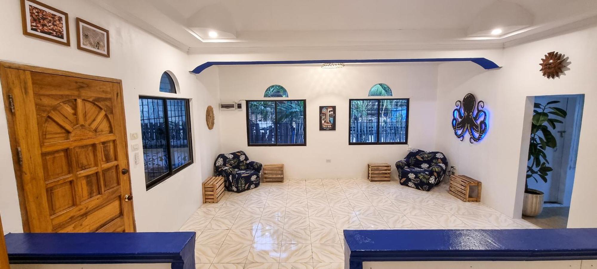 Blue House Backpackers Siquijor Hostel San Juan  Bagian luar foto